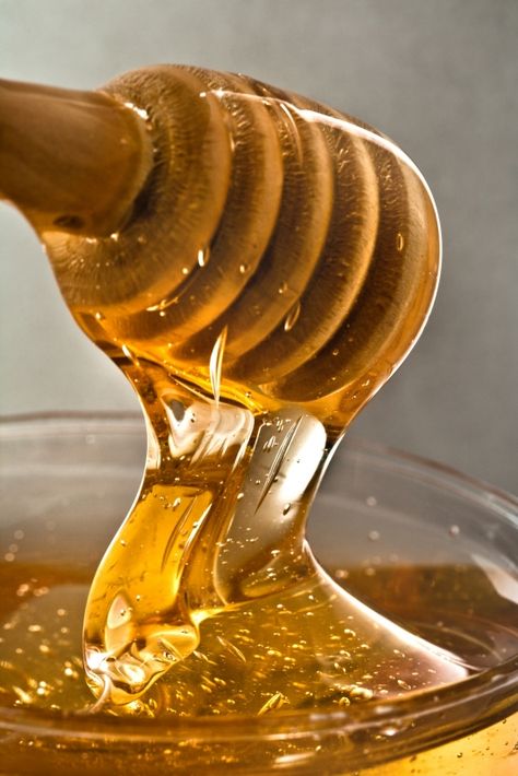 Honey Photography, Honey Spoons, Honey Packaging, Honey Dipper, Honey Jar, Honey Pot, Yellow Aesthetic, Save The Bees, Bees Knees