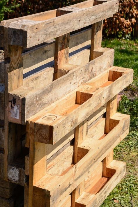 Pallet Garden Walls, Potager Palettes, Ideas For Small Gardens, Diy Vertical Garden, Vertical Pallet Garden, Herb Garden Pallet, Vertical Succulent Gardens, Vertical Garden Ideas, Jardim Diy