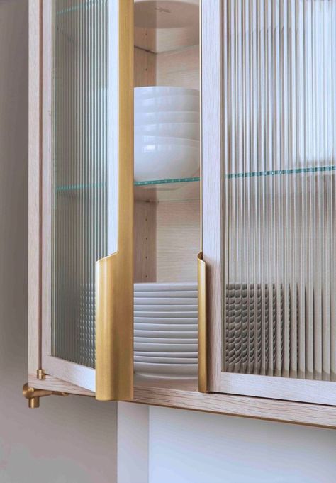 reeded glass door insert, fantastic handles Glass Kitchen Cabinets, Cabinet Detailing, Reeded Glass, New Kitchen Cabinets, Glass Cabinet Doors, Kitchen Cabinet Doors, Flute Glass, Kitchen Doors, Glass Cabinet