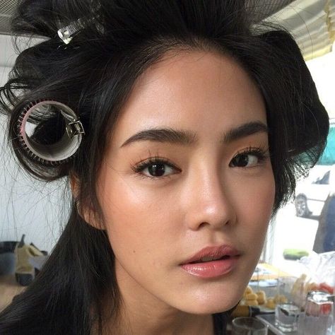 Make up for tan/dark skin Asian Wedding Hairstyles And Makeup, Asian Eyebrows, Romantic Wedding Makeup, Maquillage On Fleek, Ideas De Maquillaje Natural, Makeup Tumblr, How To Trim Eyebrows, Beauty Make-up, Asian Eyes