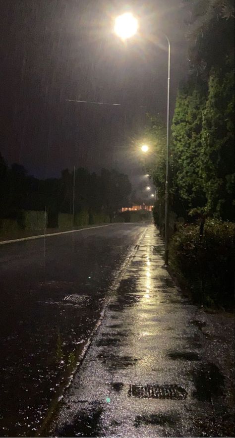 Nature, Rainy Street Night Aesthetic, Rainy Day Aesthetic Pictures, Rainy Night Sky, Rain At Night, Rainy Streets, Night Walking Aesthetic, Dark Rain, City Rain