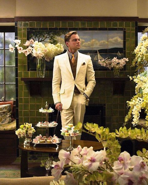 Legends Inc. on Instagram: “Leonardo DiCaprio on set of “The Great Gatsby” (2013).” Great Gatsby Men, 20s Inspired Fashion, Gatsby Men, 20s Men, Great Gatsby Prom, Gatsby Movie, The Great Gatsby 2013, Gatsby Prom, Cavo Tagoo Mykonos