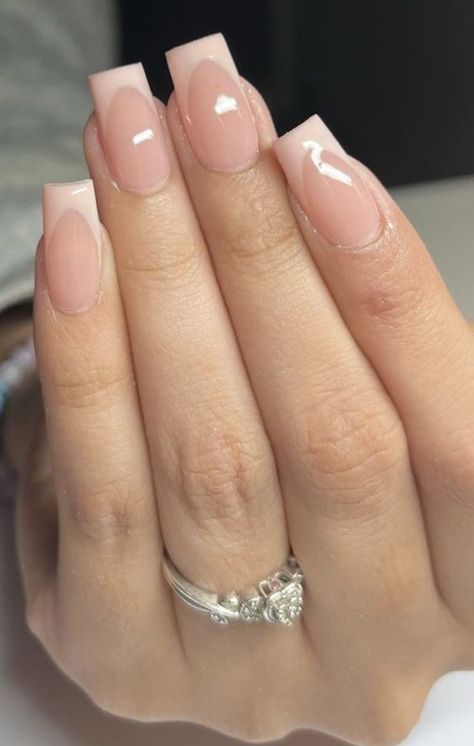 Cute Short Nude Nails With Design, Cute Short Coffin Acrylic Nails Simple, Milky Pink Nails With French Tip, French American Nails Natural, Nail Designs Square French Tip, Square Short Nails Ideas Summer, Clean Short Nails Look, Medium Acyrilics Nails, Creme Nails Acrylic Design