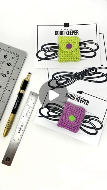 The Knotty Boss - Anna Leyzina on Instagram: "Last week I posted a quick free pattern showing how to make this little cable organizer (see previous reel for pattern) so today I wanted to show you how quick and easy it is to attach it to my coordinating printables. Just make two cuts and you’re done! Simple and effective way to package your cord organizers or display them at markets.

You can find the printable in my shop theknottyboss.com - or use link in profile.

#theknottyboss #crocheter #crochetpackaging #crochetorganizer #cordorganizer #cordkeeper #handmadeorganizer #crochetlove #crochetgeek #crochetgirlgang #packagingorders #modernmaker #graphicdesigner #knottyprintables #marketprep #handsatwork #crochetaddiction #mycrochetbiz #fiberlove #yarncraft #crochetseller #craftsposure #craft Cord Keeper, Crochet Organizer, Crochet Geek, Crochet Cord, Cord Organization, Plastic Hooks, Cable Organizer, Stay Organized, Crochet Gifts