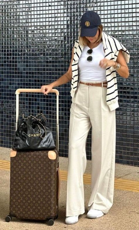 Airport Outfit Classy, Classy Airport Outfit, Elegantes Party Outfit, Chic Airport Outfit, Cute Airport Outfit, Chic Travel Outfit, Rome Outfits, Airport Outfit Summer, Rich Outfit