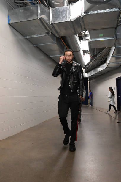 Stephen Curry of the Golden State Warriors arrives to the game against the Oklahoma City Thunder on March 16 2019 at Chesapeake Energy Arena in... Stephen Curry Style, Athlete Style, Nba Style, Curry Pictures, Nba Photos, Stephen Curry Basketball, Nba Drip, Stephen Curry Pictures, Nba Stephen Curry