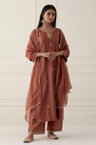 Shop for Ikshita Choudhary Brown Tissue Organza Chanderi Silk Kurta Set for Women Online at Aza Fashions Chanderi Suits Design, Chanderi Silk Suits, Silk Kurta Set, Kurta Set Design, Diwali Outfits, Kurta Set For Women, Simple Kurta Designs, Simple Kurti Designs, Cotton Kurti Designs