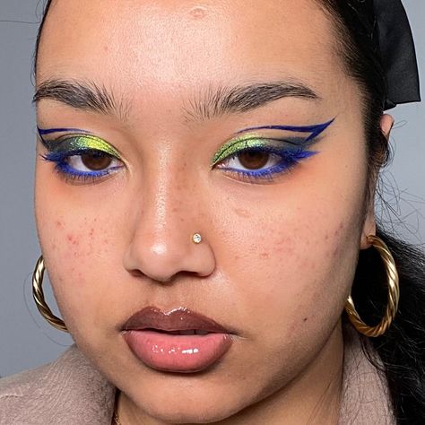 Blue And Green Graphic Liner, Coloured Liner Looks, Metallic Graphic Liner, Colorful Eyeliner Hooded Eyes, Hooded Eye Graphic Eyeliner, Hooded Graphic Eyeliner, Droopy Eyeliner, Purple And Green Eyeshadow Looks, Duochrome Eyeliner