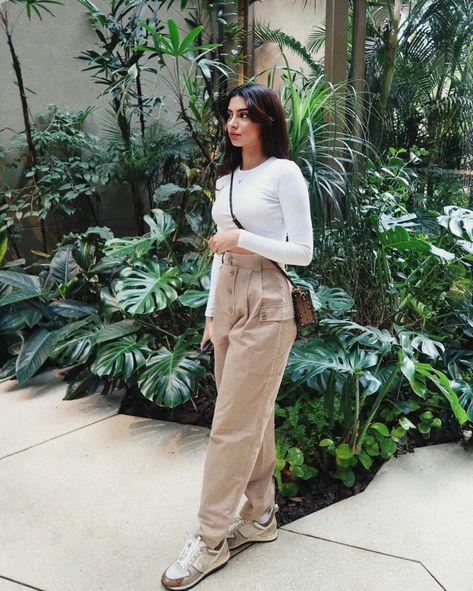 Khushi Kapoor Net Worth Movie Boyfriend, Cute Overall Outfits, Dubai Outfit, The Archies, Khushi Kapoor, Overalls Outfit, Overall Outfit, Casual College Outfits, Chic Summer Outfits