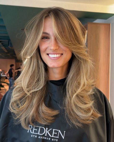 20 Most Flattering Long Layered Haircuts For Round Faces Balayage, Kim Raver Hair, Honey Toned Hair, Full Head Highlights On Brown Hair, Mousey Brown Hair Natural, Level 8 Blonde Hair, Warm Honey Blonde Highlights, Layered Haircuts For Round Faces, Long Hair Ideas For Women