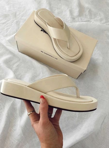 Dr Shoes, Trending Sandals, Sandals Outfit, Girly Shoes, Aesthetic Shoes, Swag Shoes, Beige Shoes, Cute Sandals, Pretty Shoes