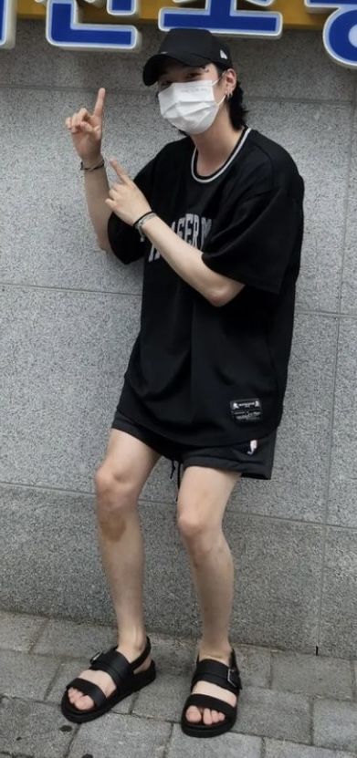 Yoongi In Shorts, Suga Formal Outfit, Min Yoongi Outfits, Suga Inspired Outfits, Yoongi Outfit Inspired, Yoongi Inspired Outfits, Outfits Suga, Suga Outfits, Yoongi Style