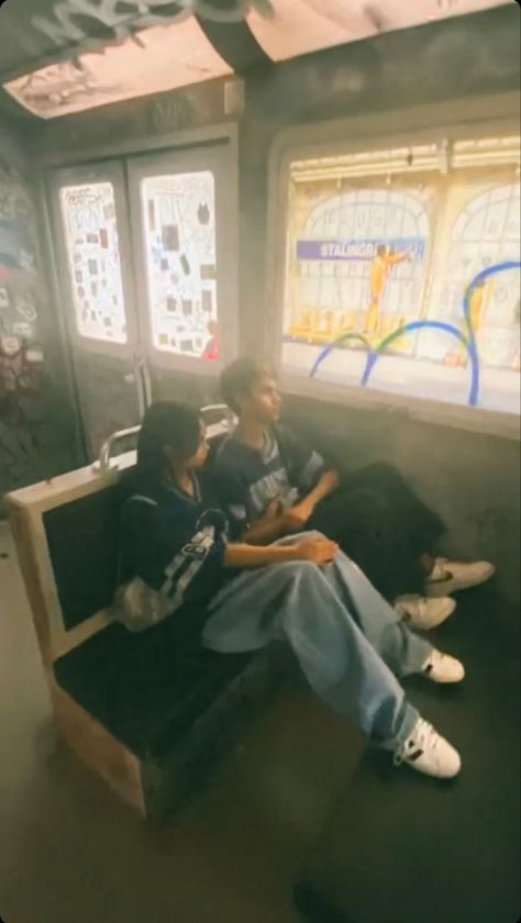 subway 90s couple y2k hip hop basketball Y2k Couple Wallpaper, Y2k Couple Photoshoot, Y2k Couple Outfits, Y2k Couple Aesthetic, Y2k Couples, 2000s Couple Photoshoot, Couple Basketball, 2000s Couples, Couple Y2k