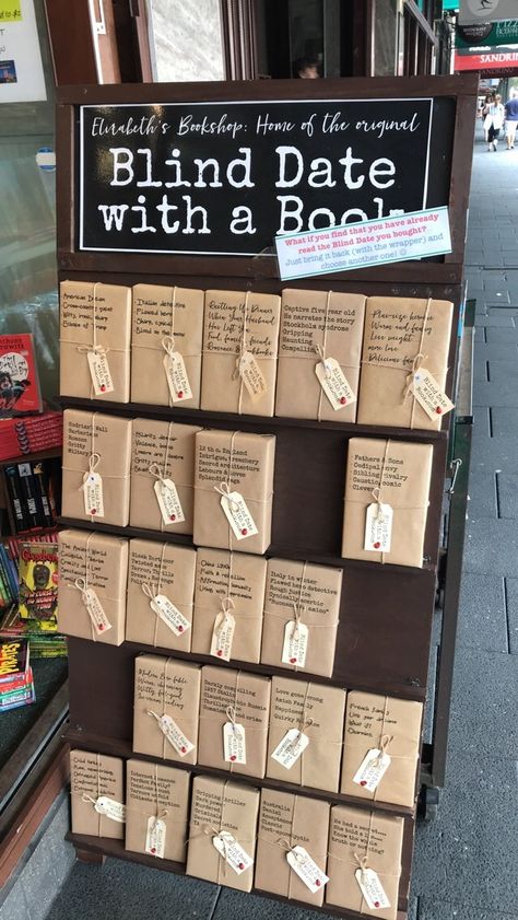 Bookshop Café, Bookstore Design, Library Cafe, Library Book Displays, Bookstore Cafe, Book Bar, Book Cafe, Little Library, Blind Date