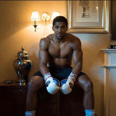 Sports Figures, Irving Wallpapers, Ariana Grande Lockscreen, Boxing Techniques, Heavyweight Boxing, Anthony Joshua, Boxing Champions, Romantic Relationship, Sports Hero