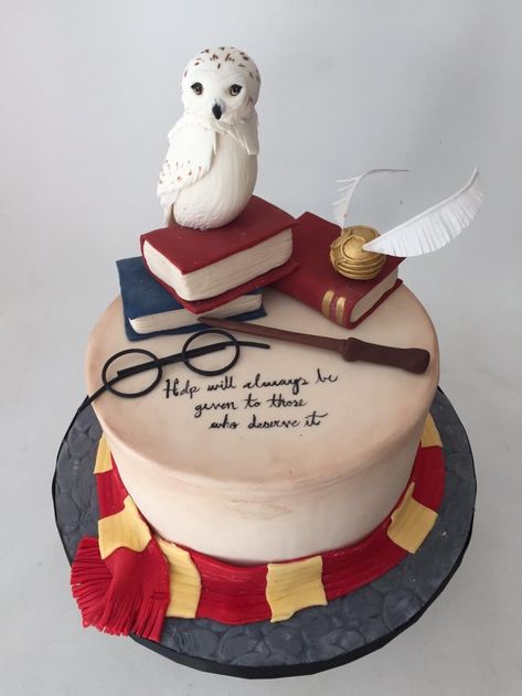 23+ Elegant Image of Harry Potter Birthday Cakes . Harry Potter Birthday Cakes Harry Potter Cake Le Dolci  #BirthdayCakeToppers Dolci Harry Potter, Tort Harry Potter, Harry Potter Motto Party, Harry Potter Torte, Harry Potter Desserts, Gateau Harry Potter, Bolo Harry Potter, Harry Potter Birthday Cake, Harry Potter Bday