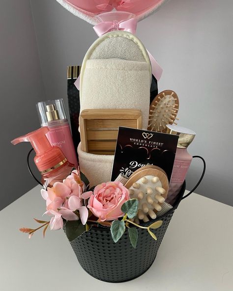 25 MOTHER'S DAY GIFT BASKET IDEAS FOR BEST MOMS! - Stylin by Neeru Mother’s Day Gift Baskets Simple, Mothers Day Baskets Gift Ideas, Mother’s Day Gift Baskets, Mother’s Day Gifts Baskets, Mother’s Day Gift Basket Ideas, Mother’s Day Basket, Mother’s Day Gift Basket, Mother’s Day Basket Ideas, Mothers Day Basket Ideas