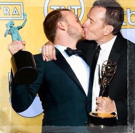 Breaking Bad's Brian Cranston and Aaron Paul ... love these guys <3 Humour, Breaking Bad Core, Matching Breaking Bad Pfps, Huyandere Breaking Bad, Gale Breaking Bad, Crazy 8 Breaking Bad, Breaking Bad Profile Pic, Jessie Breaking Bad, Walter X Jesse