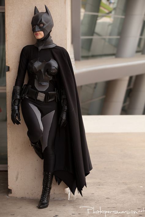 Damilyn looks amazing cosplaying her genderbent version of Batman! Nope, not Batwoman or Batgirl, it's femme Batman! Batgirl Cosplay, Batman Costumes, Batman And Batgirl, Batman Costume, Batman Cosplay, Dc Cosplay, Idee Cosplay, Comic Con Cosplay, Cosplay Characters