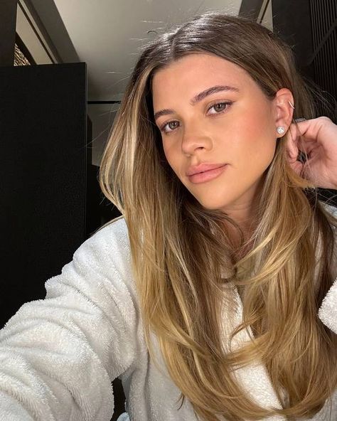 The Bambi Blonde Hair Trend Will Be Everywhere in 2024 | Who What Wear UK Blonde Lowlights, Bronde Hair, Blonde Hair Inspiration, Sofia Richie, Dull Hair, Velvet Hair, Long Blonde, Hair Inspo Color, Hair Color Trends