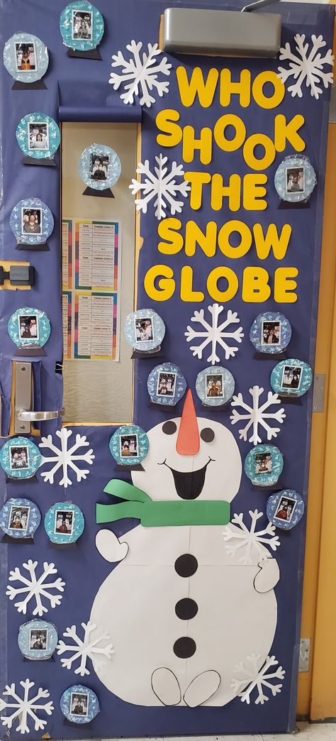 Natal, Snow Classroom Door Ideas, Classroom Door Decor For Christmas, Door Decorating Classroom Christmas, Christmas Prek Door Decorations, Classroom Holiday Door Decorating, Christmas Teacher Door Decorations, Winter Door For Classroom, Kindergarten Door Decorations Christmas