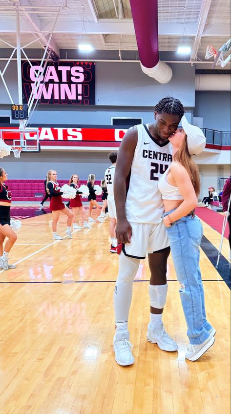 Girl kissing boyfriend on the cheek on basketball court Cute Couple Basketball Photos, Basketball Bf And Volleyball Gf, Cute Bf And Gf Pics Basketball, Basketball With Girlfriend, Basketball Gf Aesthetic, Couple Basketball Pictures, Basketball Couples Pictures, Basketball Love Couple, Couple Goal Basketball