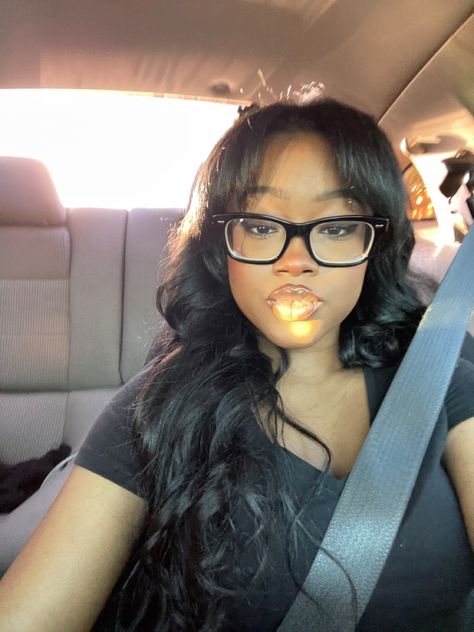 afro latina girl taking picture in car. Afro Latino Face Claims, Light Skin Face Claim, Latina Faceclaim, Black Latina Girl, Afro Latina Face Claim, Latina Face Claim, Afro Latina Women, Afro Latinas, Fem Faceclaims