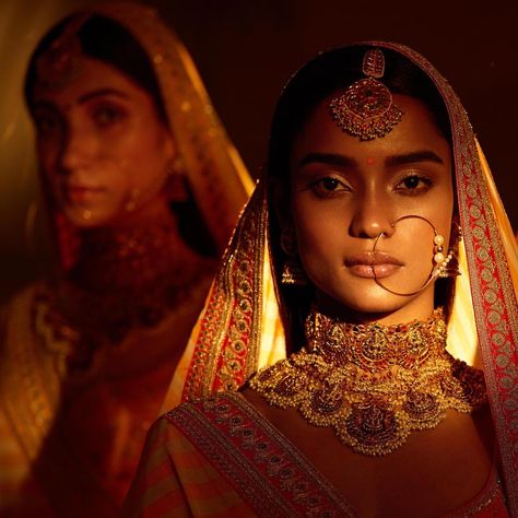 Traditional South Indian temple jewellery in 22 karat gold, embedded with emeralds, rubies and pearls. Jewellery Courtesy: Sabyasachi Heritage Jewelry collection For all jewellery related queries, kindly contact sabyasachijewelry@sabyasachi.com Photo Courtesy: Tarun Vishwa #TarunVishwa Location Courtesy: Taj Falaknuma Palace, Hyderabad @tajfalaknuma #Sabyasachi #SpringSummer2018 #SS18 #DestinationWeddings #SabyasachiJewelry #TheWorldOfSabyasachi @sabyasachiofficial @bridesofsabyasachi Poolside Shoot, Sabyasachi Collection, Saree Bollywood, Sabyasachi Lehenga, Sabyasachi Jewellery, Heritage Jewellery, Indian Photoshoot, Desi Clothes, Indian Necklace