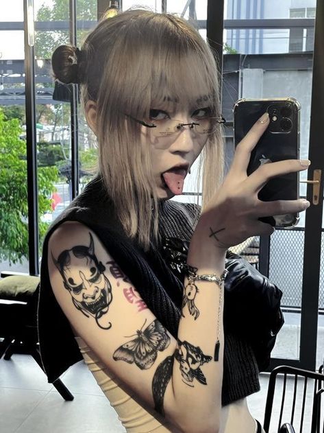 Pin by lolicorpse on Drex in 2022 | Girl tattoos, Tattoed girls, Bad girl aesthetic Asian Tattoo Girl, Mujeres Tattoo, Pola Tato, 얼굴 드로잉, Tattoed Women, Muster Tattoos, Taking A Selfie, Asian Tattoos, Tattoed Girls