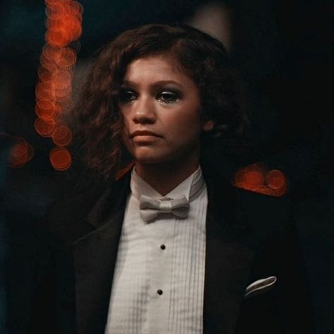 Rue Euphoria, Euphoria 2, Euphoria Clothing, Angel Halloween Costumes, Brunch Club, Euphoria Fashion, Zendaya Outfits, Halloween Inspo, Pop Culture Halloween Costume