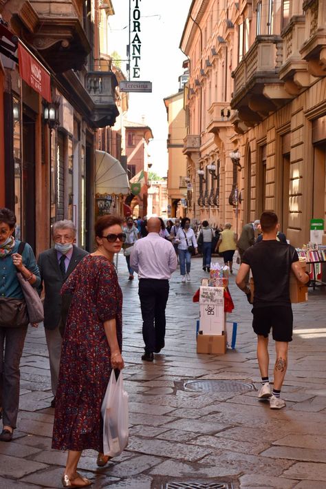 people walking on street during daytime photo – Free Human Image on Unsplash Croquis, People Walking On Street, Crowd Drawing, Walking On Street, Street Photography People, Urban People, People Crowd, Walking People, Scene Drawing