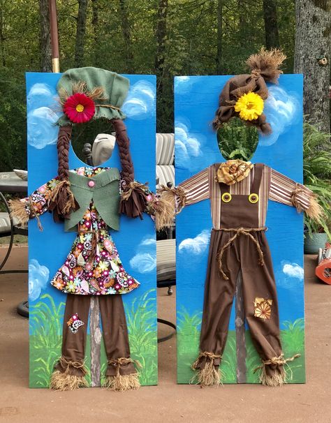 Fall Festival Foods Ideas, Scarecrow Photo Booth, Fall Picture Cutouts, Harvest Festival Photo Booth Ideas, Scarecrow Theme Halloween, Pumpkin Patch Festival Ideas, Activities For Fall Festival, Scarecrow Party Theme, Western Fall Festival Ideas