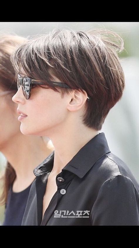 Japanese Womens Hairstyles, Chic Pixie Haircut Classy Short Hair, Short Fine Straight Hair, Short Straight Hair Pixie, Short Fem Haircuts, Short Hair Back View Pixie, Undercut Pixie Haircut For Older Women, Ear Length Hair, Feminine Short Hair