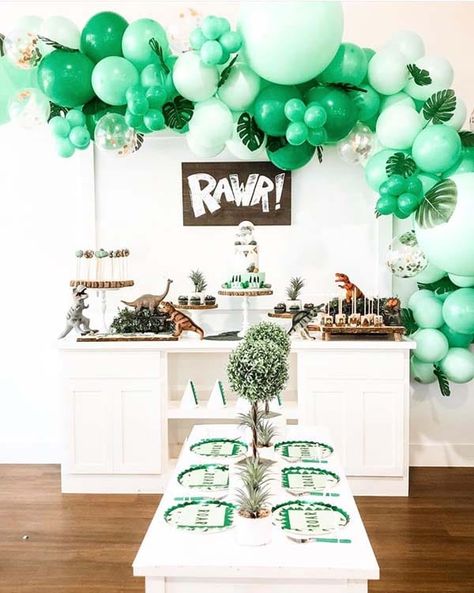 Dinosaur Birthday Party Food, Festa Jurassic Park, Dinosaur Party Decorations, Dinosaur Birthday Party Decorations, Dinosaur Themed Birthday Party, Dino Birthday Party, Dinosaur Theme Party, Dinosaur Baby Shower, Dino Birthday