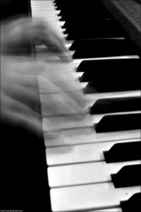 Motion Photography, Piano Photography, White Piano, Piano Playing, Fotografi Urban, Fotografi Vintage, Piano Man, Motion Blur, Music Aesthetic