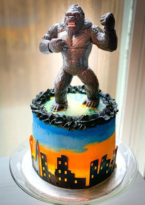 King Kong Cake Ideas, Godzilla King Kong Cake, King Kong Birthday Party Ideas, King Kong Birthday Cake, King Kong Vs Godzilla Birthday Party, King Kong Birthday Party, King Kong Cake, Godzilla Cakes, Godzilla Cake