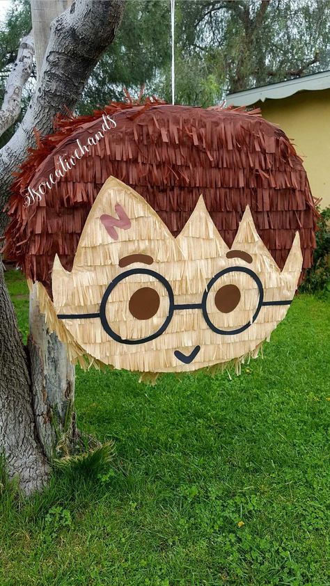 Diy Harry Potter Pinata, Harry Potter Pinata Diy, Harry Potter Pinata, Harry Potter Themed Birthday Party, Harry Potter Themed Birthday, Pinata Diy, Harry Potter Party Decorations, Harry Potter Theme Birthday, Harry Potter 9