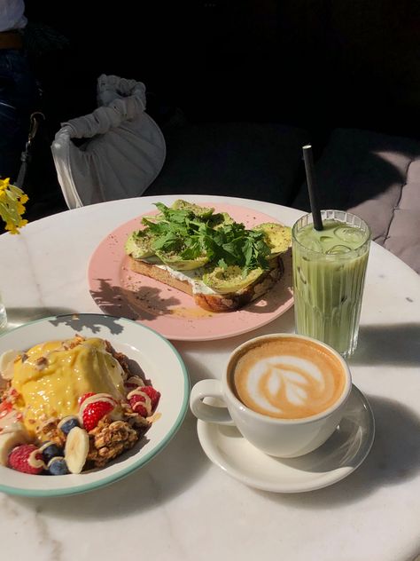 Breakfast / healthy / smoothie bowl / avocado toast / aesthetics / coffee / matcha Essen, Avocado Toast Breakfast Aesthetic, Lina Core, Avocado Toast Aesthetic, Smoothie Bowl Aesthetic, Aesthetic Avocado, March Moodboard, Healthy Smoothie Bowl, Follicular Phase