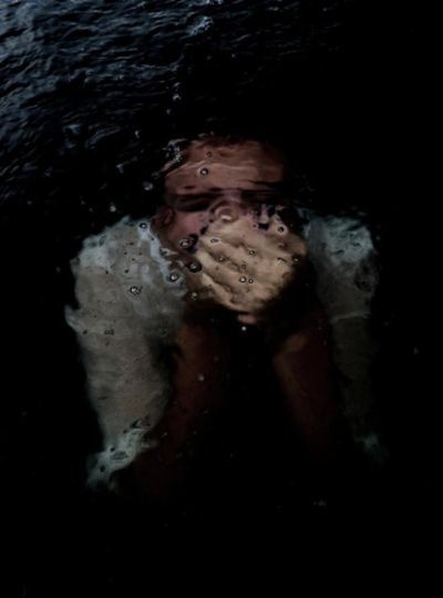 holding on?.. | Water photography, Portrait, Underwater photography Water Photography, Chiaroscuro, Underwater Photography, Aragon, Foto Portrait, Arte Horror, Foto Inspiration, Story Inspiration, 인물 사진