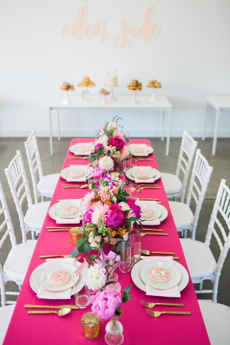30th Birthday Brunch, Hot Pink Table, Pink Table Runner, Pink Table Settings, Pink Party Theme, Hot Pink Birthday, Brunch Party Decorations, حفل توديع العزوبية, Pink And Gold Birthday Party