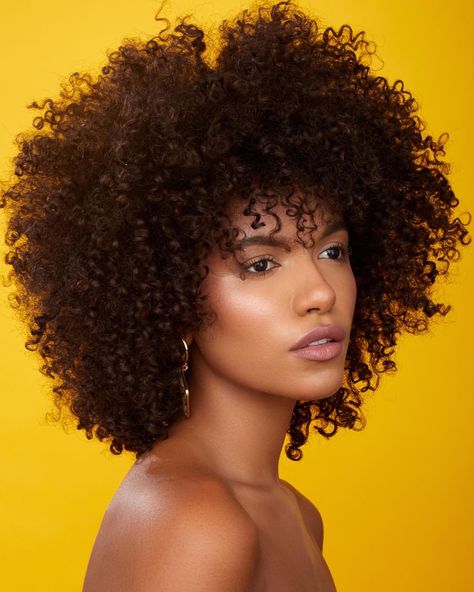 Brown curly hair Afro hair cut Curly Hair Fro, Curly Sew In Hairstyles, Curly Hair Photoshoot, Short Sew In Hairstyles, Wig Tips, Curly Sew In, Short Weave Hairstyles, Curly Fro, Sew In Hair Extensions