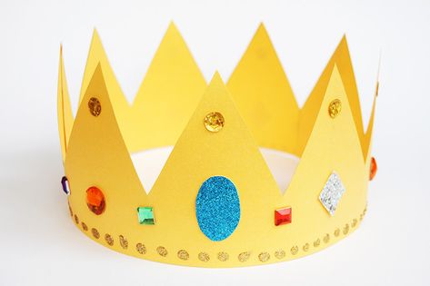 Crown Crafts Preschool, Easy Paper Crown, Headband Crown Diy, How To Make A Crown Out Of Paper, How To Make Crown With Paper, Paper Crown Ideas, How To Make A Paper Crown, Paper Crowns For Kids, Paper Crown Tutorial