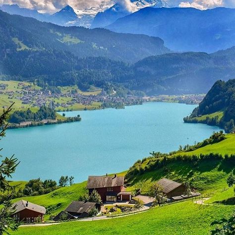 Lake lovin' 💙 #CLscenery #lakeside #beautifuldestinations #regram @doounias Tirol, Romantic Travel, Lungern Switzerland, York Things To Do, Switzerland Vacation, Alam Yang Indah, Beautiful Destinations, Beautiful Nature, Places To Travel