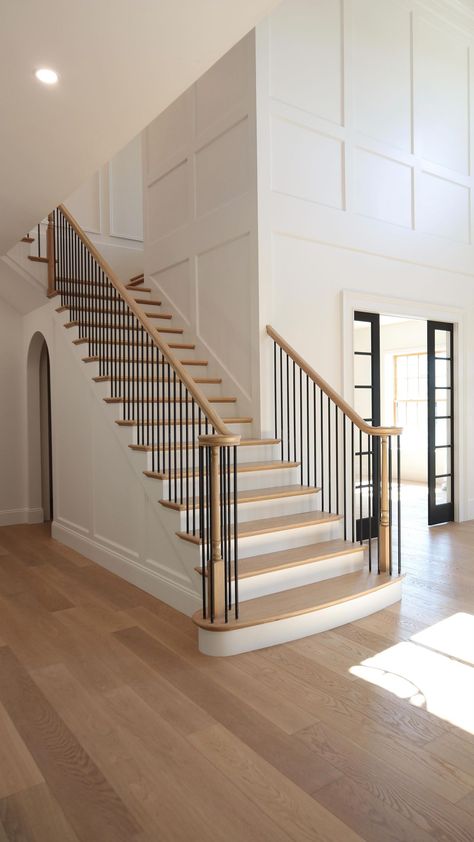 Red Oak Staircase, Staircase Placement, Kate Rumson, White Oak Stairs, White Oak Staircase, Stairs Remodeling, Staircase Molding, Stairway Walls, Oak Staircase