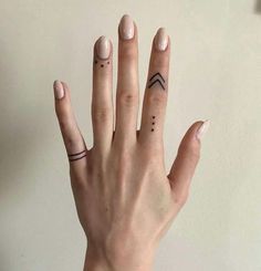 165+ Best Finger Tattoo Symbols and Meanings (2021) Designs for Women & Men Tato Jari, Le Tattoo, Pola Tato, Cute Finger Tattoos, Tato Henna, Finger Tattoo For Women, Small Finger Tattoos, Henna Tattoo Designs Hand, Hand And Finger Tattoos