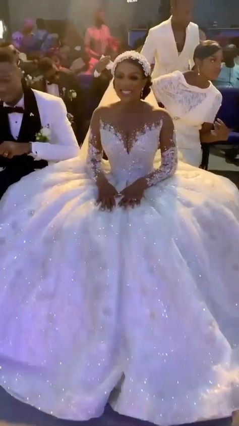 White Wedding Dresses Long Train, Most Amazing Wedding Dresses, Princess Ball Gown Wedding Dresses, Princess Wedding Ball Gown, Pretty Wedding Dresses Black Women, Black Bride Ball Gown, Wedding Gowns For Black Women, Big Wedding Dresses Black Women, Big Ballroom Wedding Dress