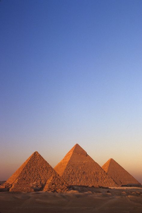 Pyrimads Egypt, Pyramids Photography, Egyptian Monuments, Egypt Wallpaper, Egypt Photography, Ancient Egypt Pyramids, Egypt Crafts, Nuclear Fusion, The Pyramids Of Giza