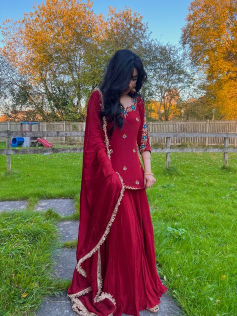 Red Sharara, Pengantin India, Desi Dress, Trendy Outfits Indian, Desi Dresses, Desi Fashion Casual, Traditional Indian Dress, Pakistani Fancy Dresses, Casual Indian Fashion