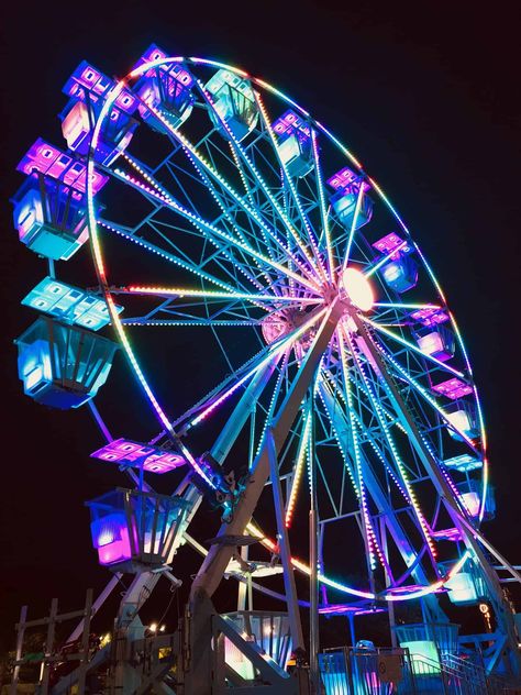 Beautiful Bokeh ferris wheel | Ferris Wheel - Fun Spot America Atlanta Amusement Park Rides, Parc D'attraction, Fun Fair, Neon Aesthetic, World's Fair, Night Aesthetic, Purple Aesthetic, Amusement Park, Image Hd