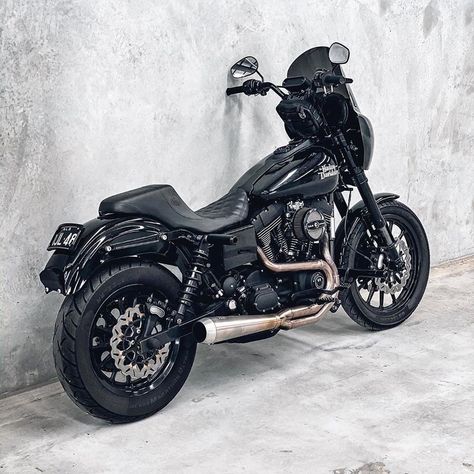 CRIMINALDYNA on Instagram: “🛑CRIMINAL DYNA🛑 . 🙌The Harley FXDX🙌 . #dyna #fxdx #harleydavidson #harley #clubstyle #clubstyledyna #ridehard #ftw #black #blackbike…” Motocross, Fxdx Dyna, Custom Street Bob, Harley Davidson Motorcycles Dyna, Dyna Club Style, Harley Street Bob, Hd Sportster, Bobber Style, Dyna Low Rider